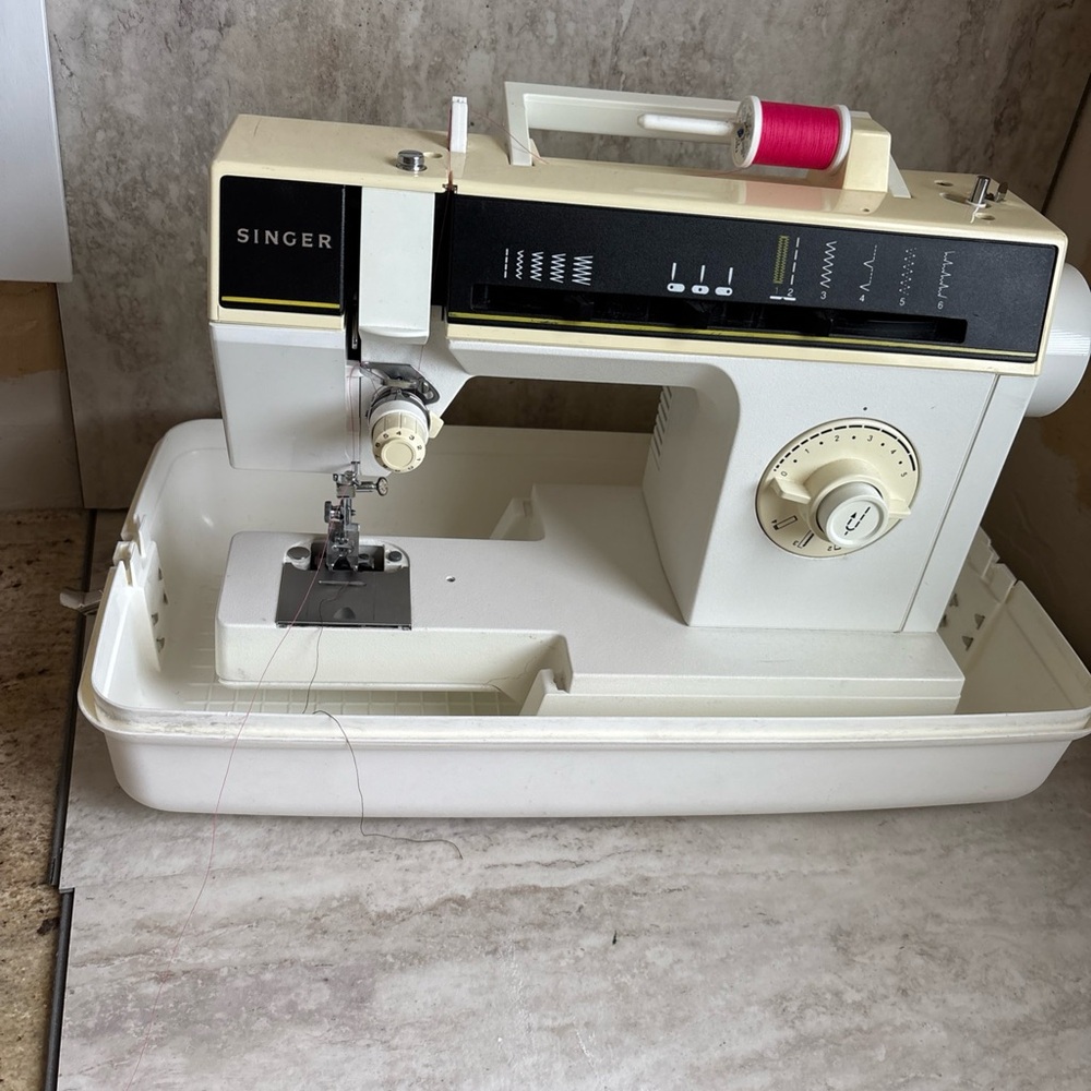 Singer Clone Generic Universal Sewing Machine Hard Storage Carrying Case White - Picture 8 of 8